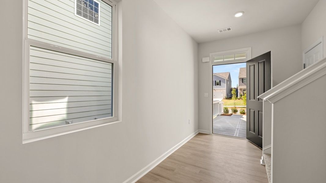 Spacious, unfurnished interior of a new home in Rolling Meadows, Jasper (Image 10).