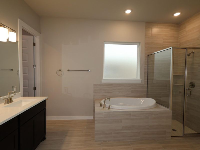 Furnished interior view inside a new home in Edgewood, Leander (Image 5).