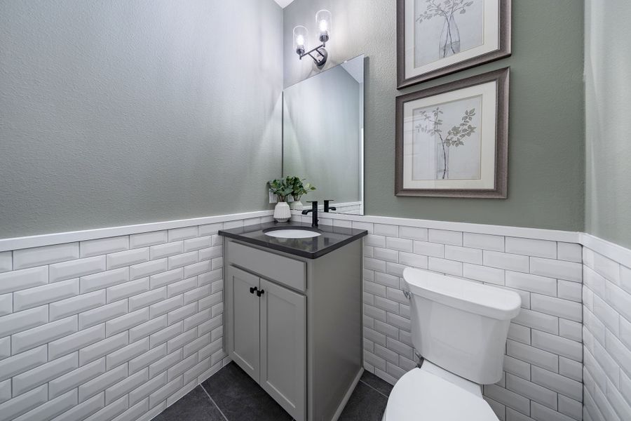 Modern Bathroom with Stylish Fixtures in Central Florida Home