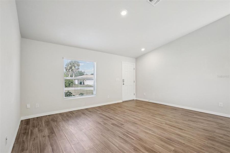 Spacious, unfurnished interior of a new home in , Port Charlotte (Image 8).