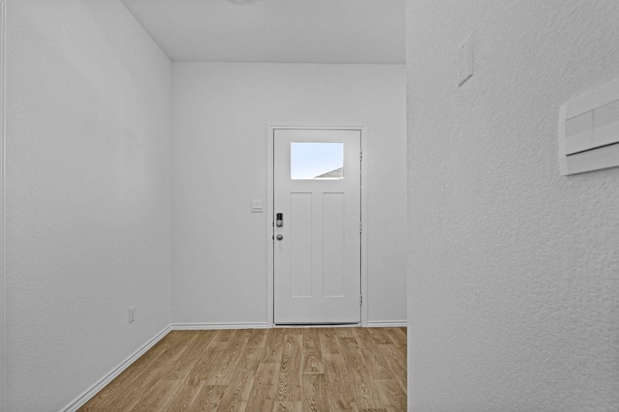 Spacious, unfurnished interior of a new home in Valverde, Bastrop (Image 16).