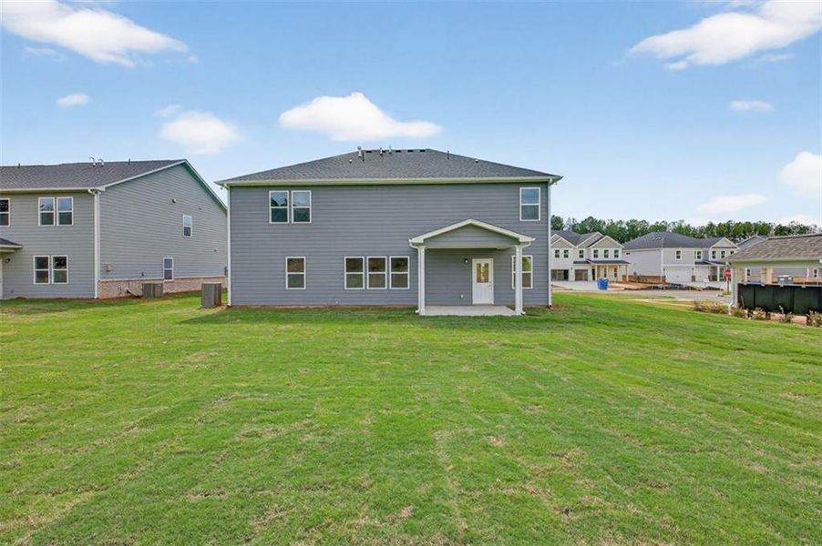 Exterior details and patio area of a home in Hamilton Place, Cartersville (Image 2).