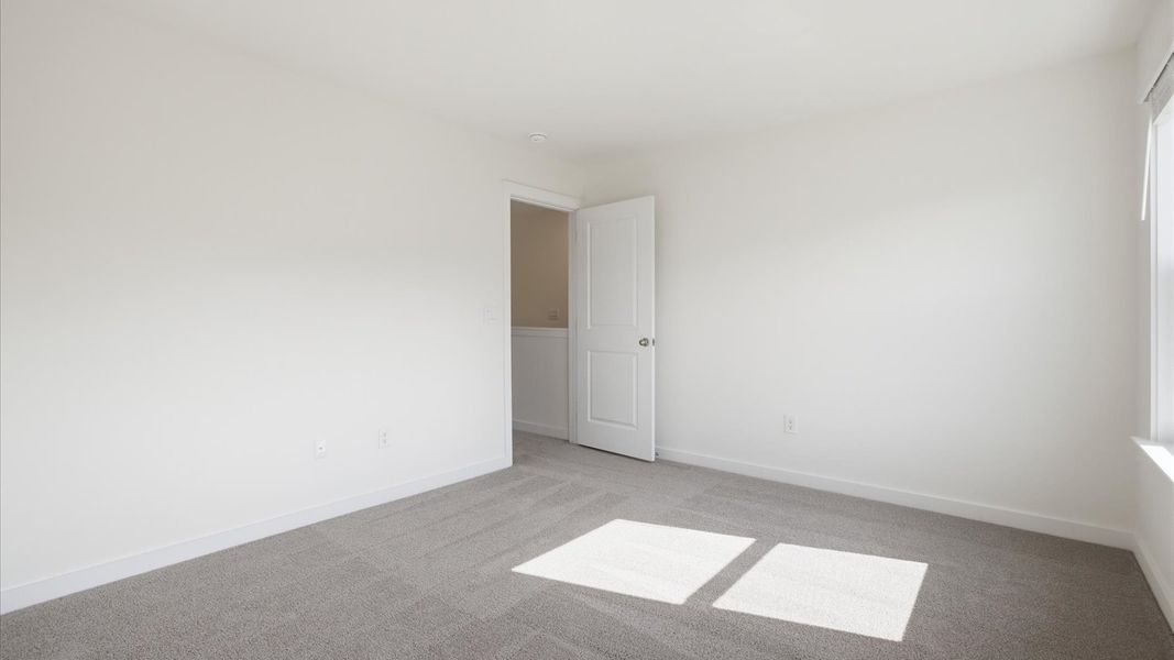 Spacious, unfurnished interior of a new home in Emory Creek, Harriman (Image 30).
