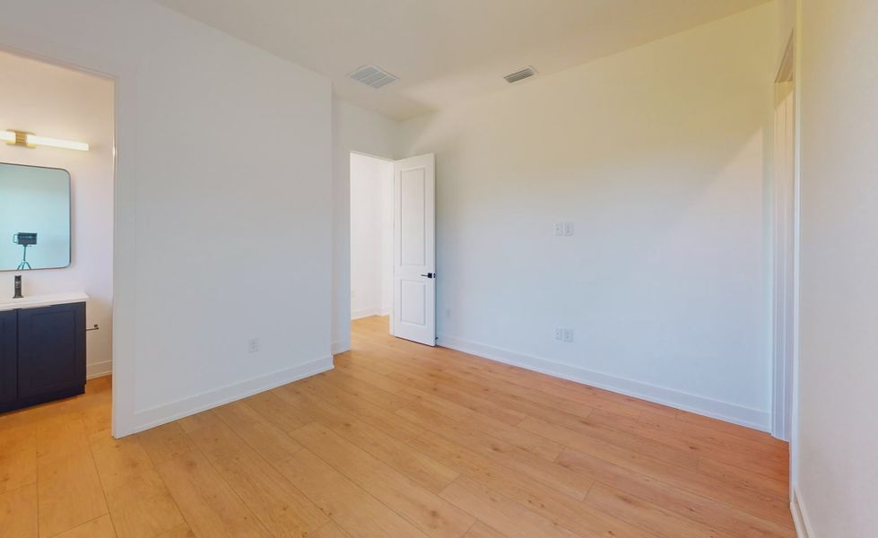 Spacious, unfurnished interior of a new home in West Hill Estates, Dade City (Image 36).