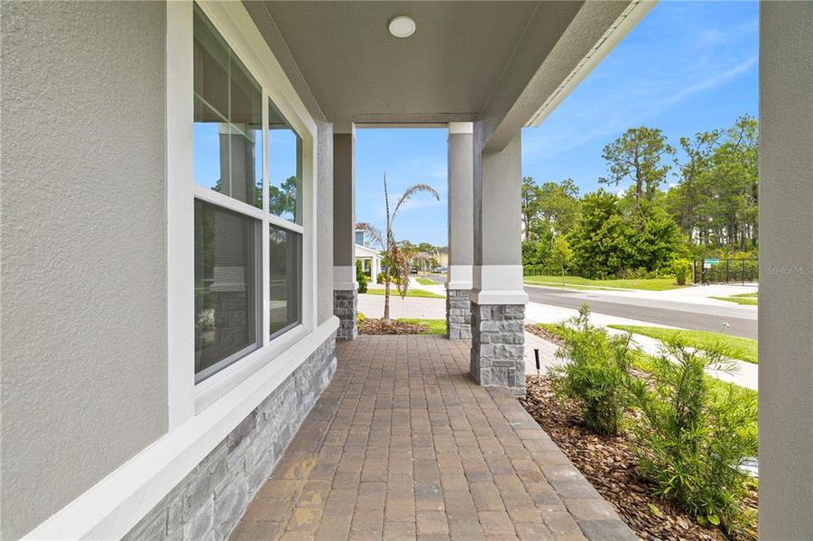 Exterior details and patio area of a home in , Winter Garden (Image 37).