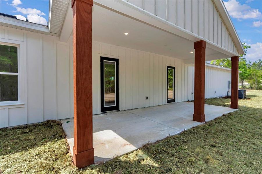 Exterior details and patio area of a home in , Ocala (Image 34).