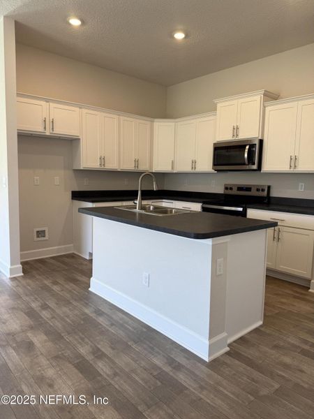 Furnished interior view inside a new home in Summerglen, Jacksonville (Image 11).