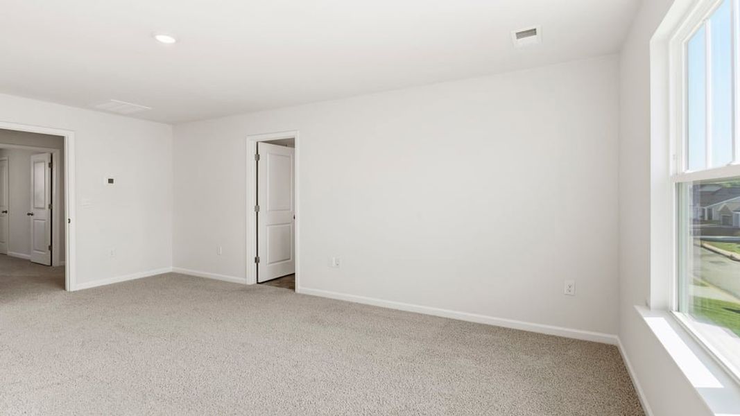 Spacious, unfurnished interior of a new home in Sherwood Gardens, Landrum (Image 33).