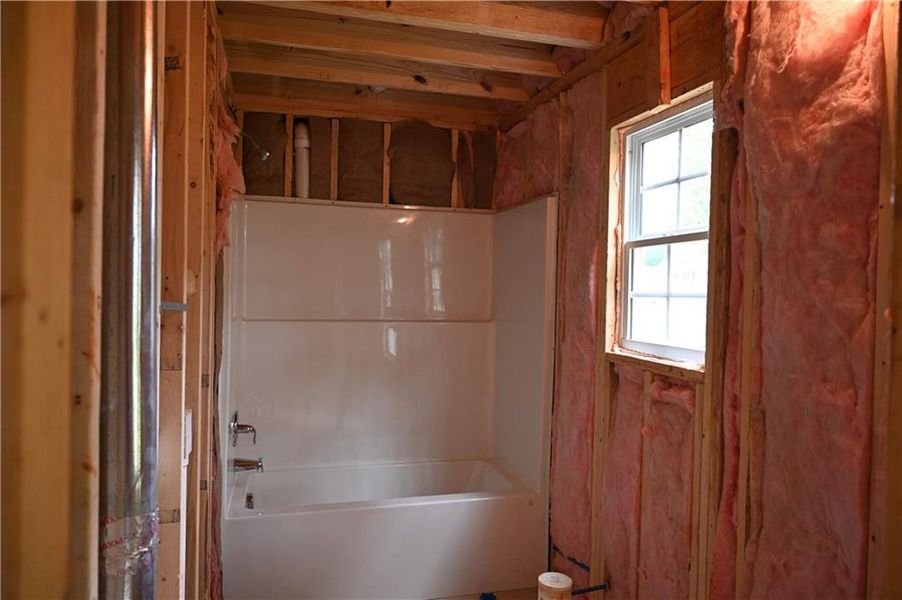 Spacious, unfurnished interior of a new home in , Gainesville (Image 13).