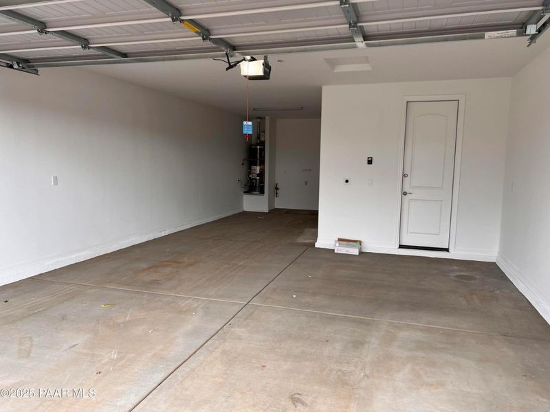 Spacious, unfurnished interior of a new home in North Ridge at Pronghorn Ranch, Prescott Valley (Image 14).