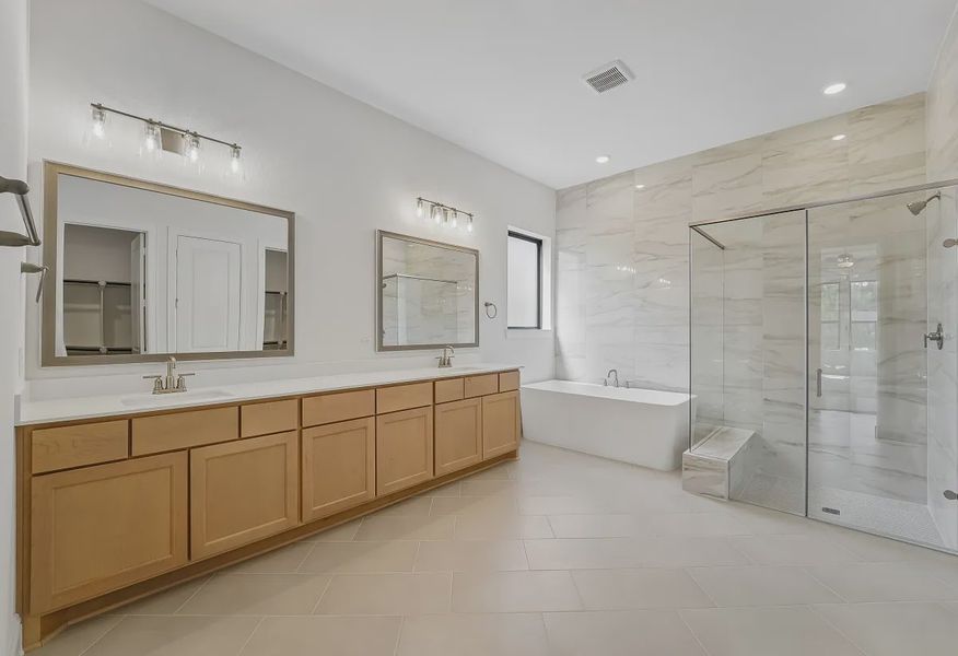 Homesite 7701 Primary Bath - 16 of 27