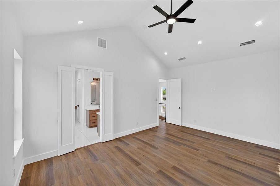 Spacious, unfurnished interior of a new home in , Dallas (Image 34).