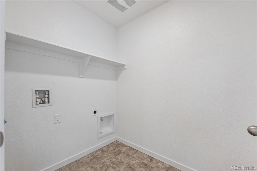 Spacious, unfurnished interior of a new home in Settlers Crossing, Commerce City (Image 14). Spacious, unfurnished interior of a new home in Settlers Crossing, Commerce City (Image 14).