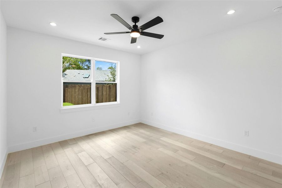 bed room featuring light wood-style floors, a ceiling fan, and recessed lighting bed room featuring light wood-style floors, a ceiling fan, and recessed lighting
