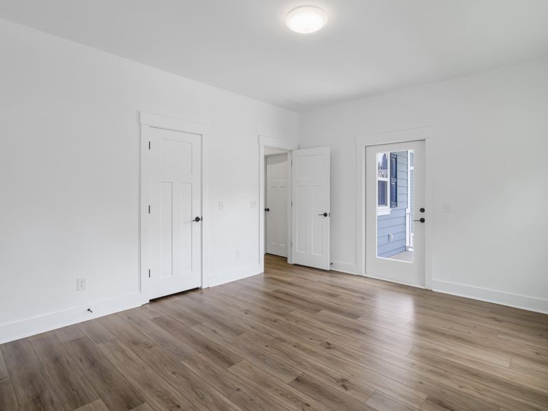 Spacious, unfurnished interior of a new home in Pineland Village, Summerville (Image 16).