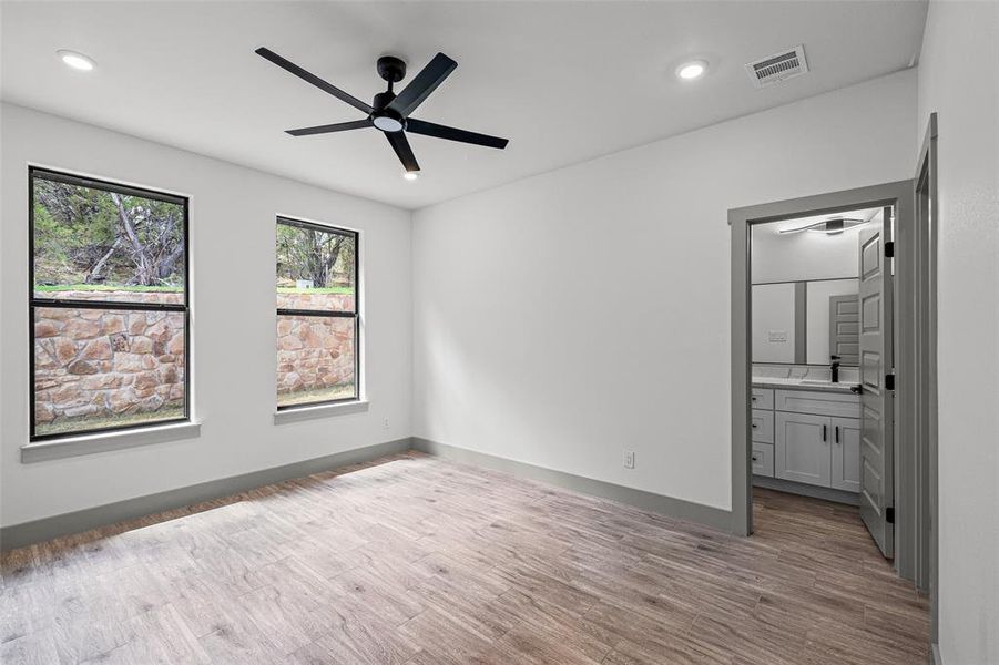 Spacious, unfurnished interior of a new home in , Granbury (Image 28).