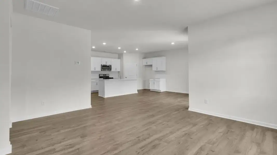 Spacious, unfurnished interior of a new home in Hawley Glen, Lillington (Image 16).
