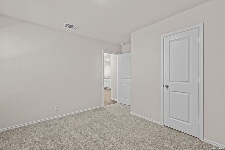 Spacious, unfurnished interior of a new home in Applewood, San Antonio (Image 12).