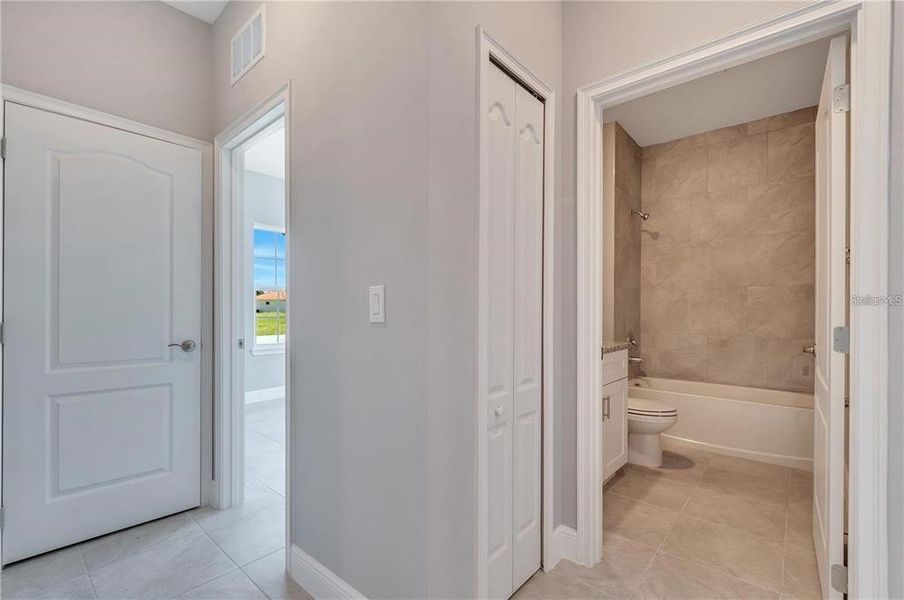 Spacious, unfurnished interior of a new home in , Kissimmee (Image 20).