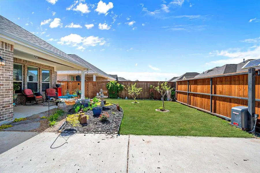 Exterior details and patio area of a home in Dove Hollow, Waxahachie (Image 3).