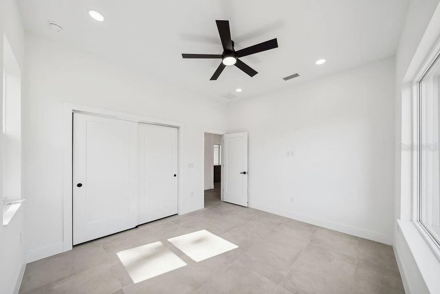 Spacious, unfurnished interior of a new home in , Ocala (Image 40).