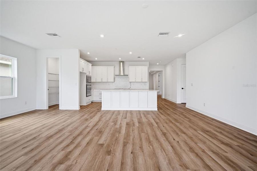 Spacious, unfurnished interior of a new home in North River Ranch, Parrish (Image 30).
