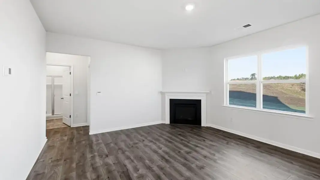Spacious, unfurnished interior of a new home in Woodglen, Piedmont (Image 20).