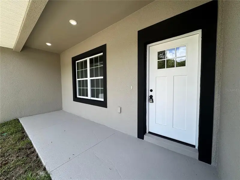 Exterior details and patio area of a home in , Citrus Springs (Image 20).