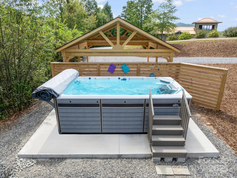 Heated Swim Spa With Built-in Treadmill