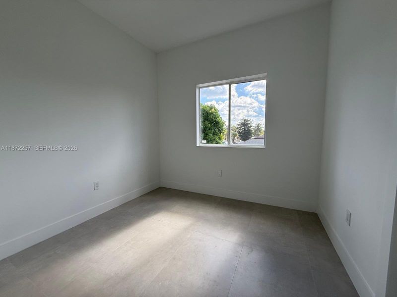 Spacious, unfurnished interior of a new home in , Fort Lauderdale (Image 12).