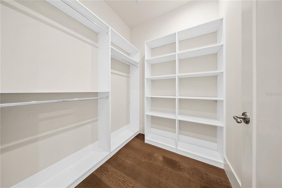 Spacious, unfurnished interior of a new home in , Orlando (Image 25).