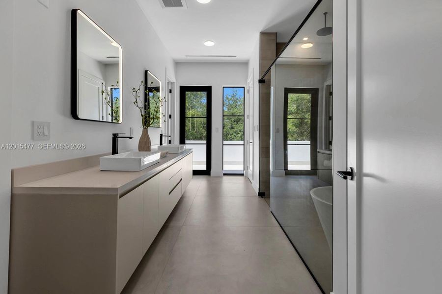Furnished interior view inside a new home in , Coral Gables (Image 15).