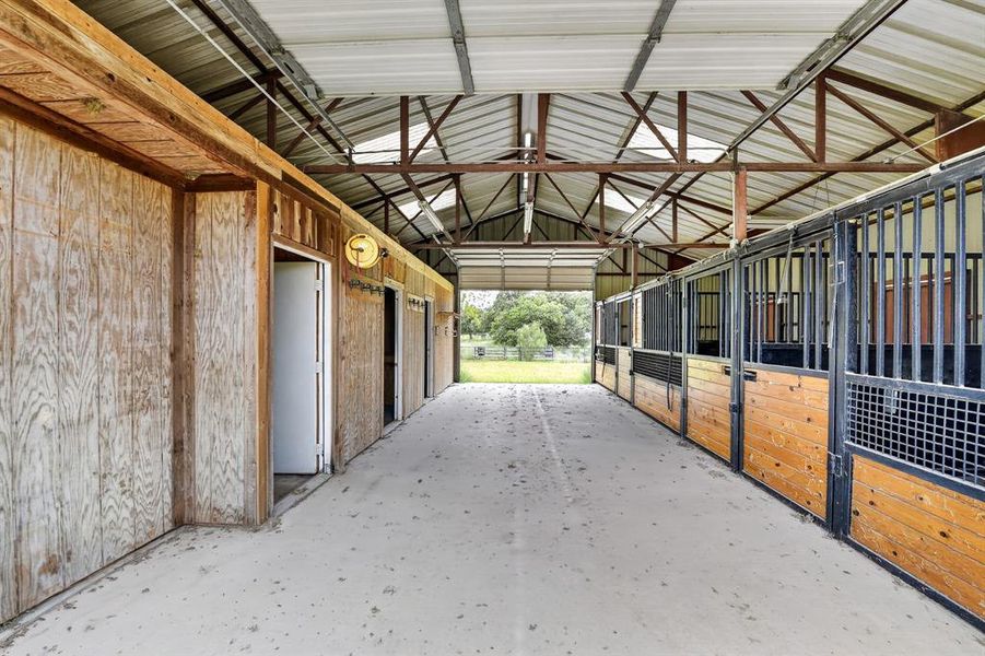 3 stall barn with 3 extra rooms that can be an office space, storage space or whatever is needed!
