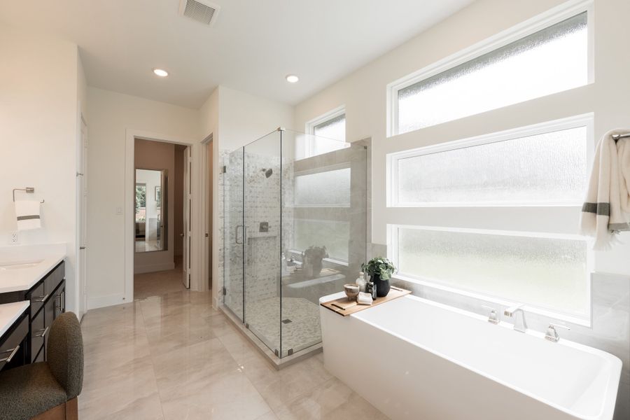 Representative furnished interior of a home built from the Fulbright by Tri Pointe Homes in Sienna 60’, Missouri City (Image 30).