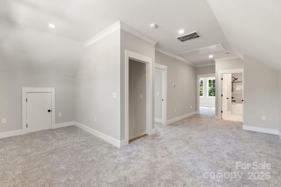 Spacious, unfurnished interior of a new home in , Lewisville (Image 19).