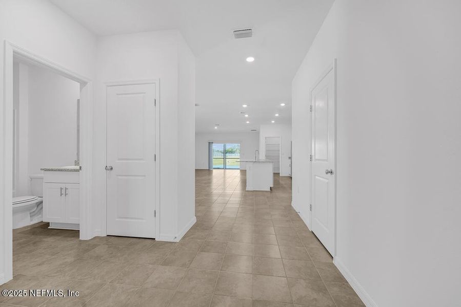 Spacious, unfurnished interior of a new home in Coopers Meadow, Jacksonville (Image 23).
