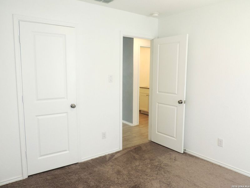 Spacious, unfurnished interior of a new home in Willow View, Converse (Image 8).