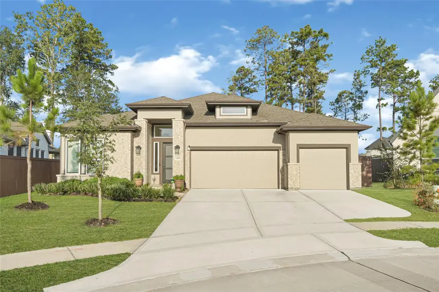 Front exterior of a new home in Evergreen 40s, Conroe, TX, highlighting curb appeal (Image 1). Front exterior of a new home in Evergreen 40s, Conroe, TX, highlighting curb appeal (Image 1).