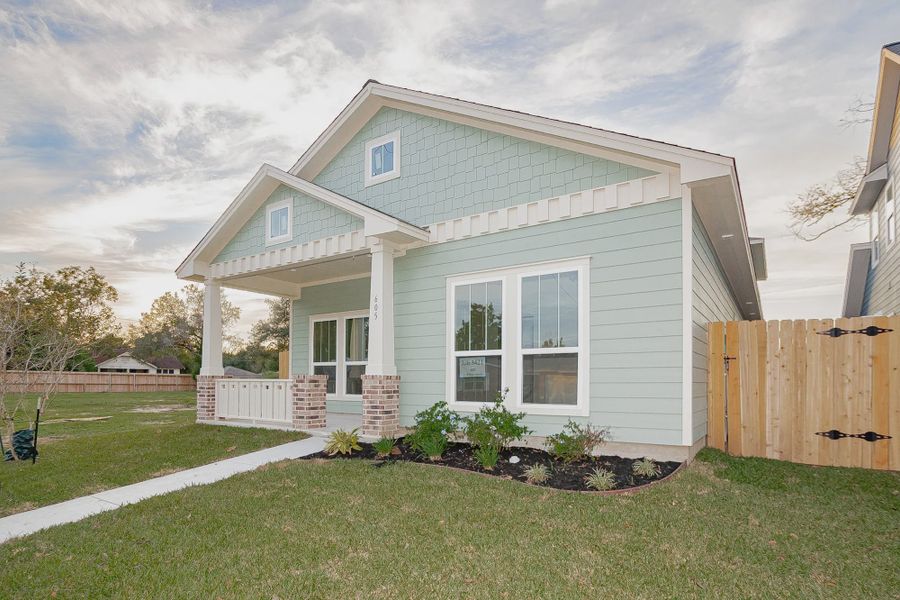 Representative exterior details of a home built from the The 1836 Cottage by Steve Klein Custom Builder in Diamond Hill Collection, Victoria (Image 3).