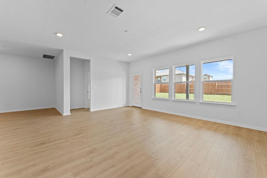 Spacious, unfurnished interior of a new home in Bar W Ranch, Leander (Image 17).
