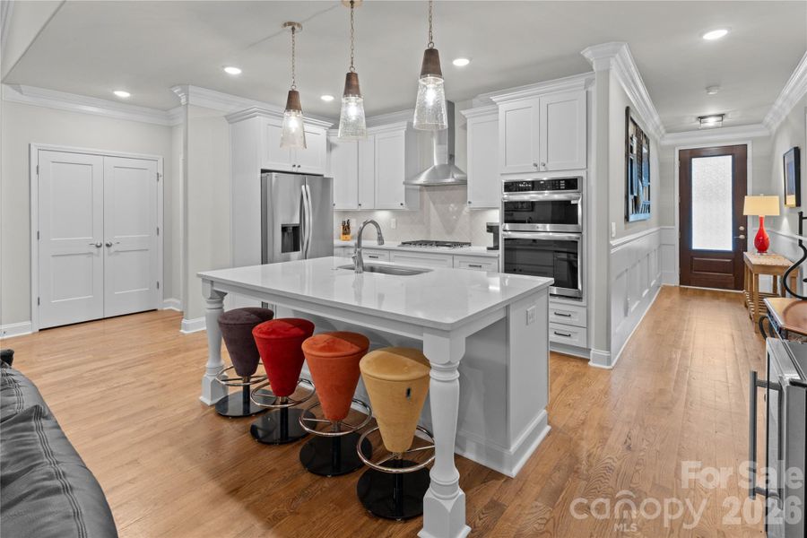 Large island with ample seating.