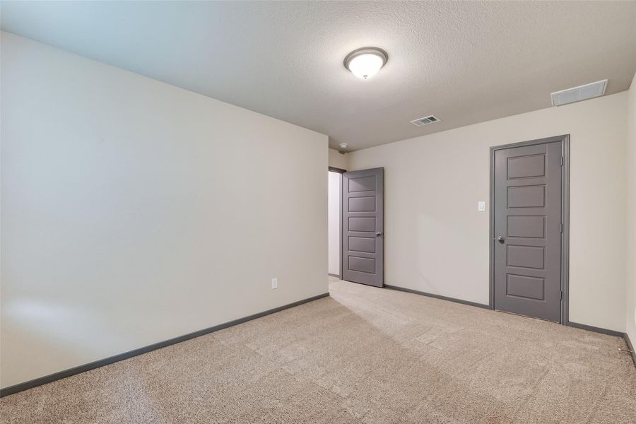 Spacious, unfurnished interior of a new home in Rollingbrook Estates, Baytown (Image 23).