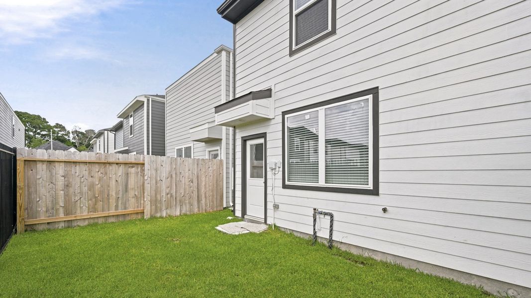 Exterior details and patio area of a home in Bridges on Lake Houston Villas, Humble (Image 4).