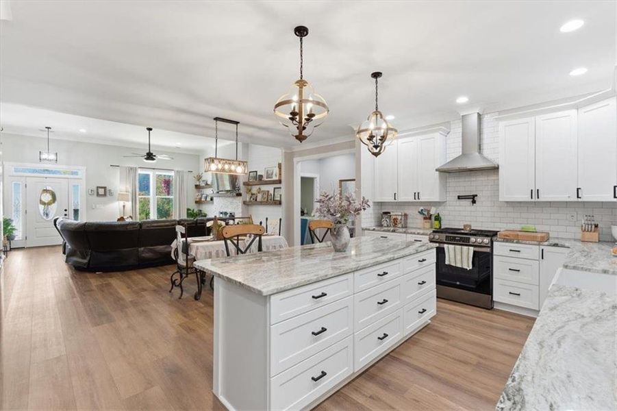 Furnished interior view inside a new home in , Calhoun (Image 7).