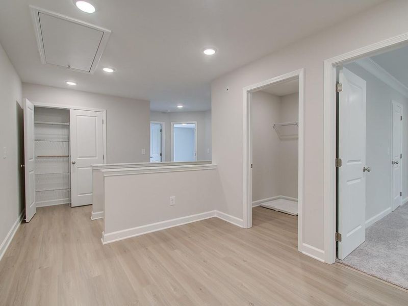 Spacious, unfurnished interior of a new home in Cherokee Township, Acworth (Image 25).