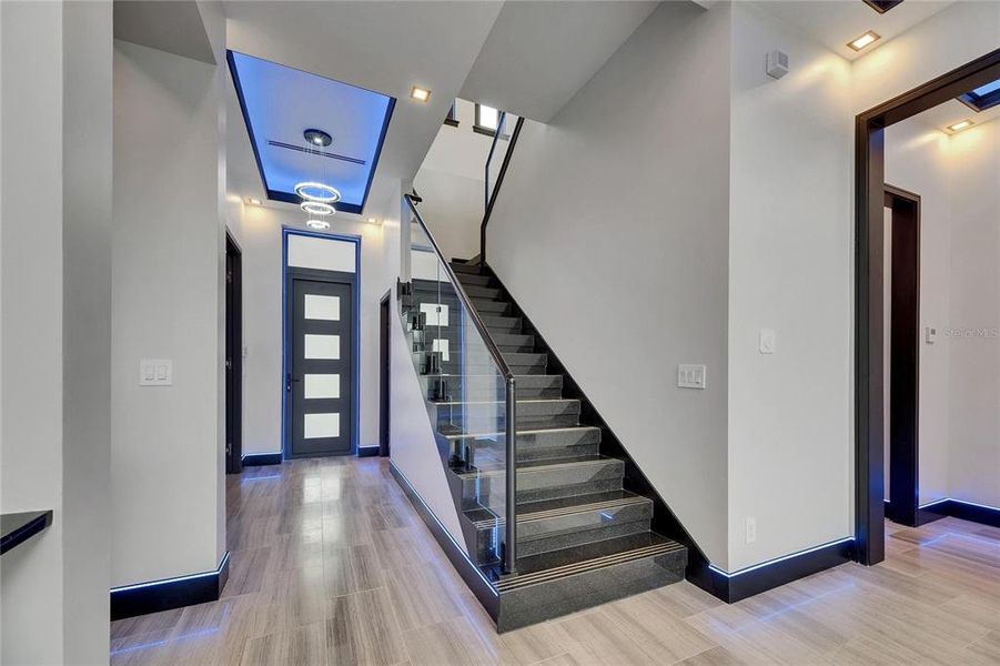 Spacious, unfurnished interior of a new home in , Apollo Beach (Image 66).