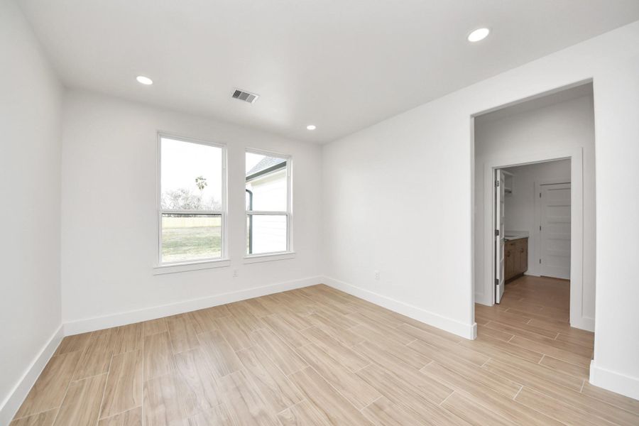 Dining area fits an 8-seater table