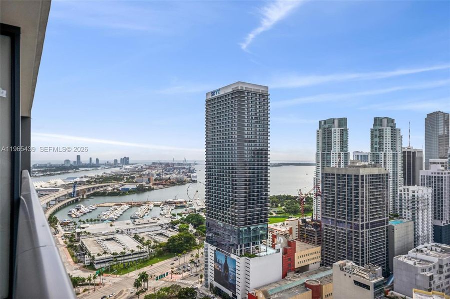 Condo located in Miami, FL showcasing its design and architecture (Image 21).