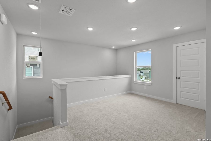 Spacious, unfurnished interior of a new home in Rosemont Hill, San Antonio (Image 22).