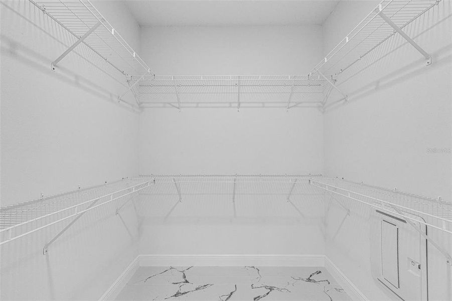 Spacious, unfurnished interior of a new home in , Tampa (Image 32).